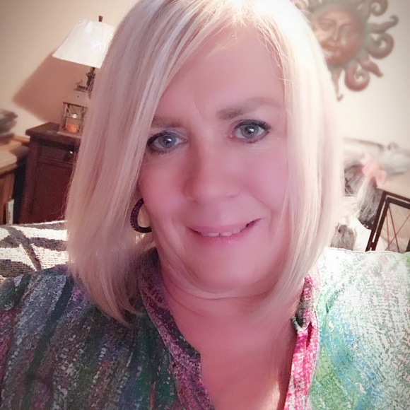 Meet your Posher, Denise - Picture 1 of 1